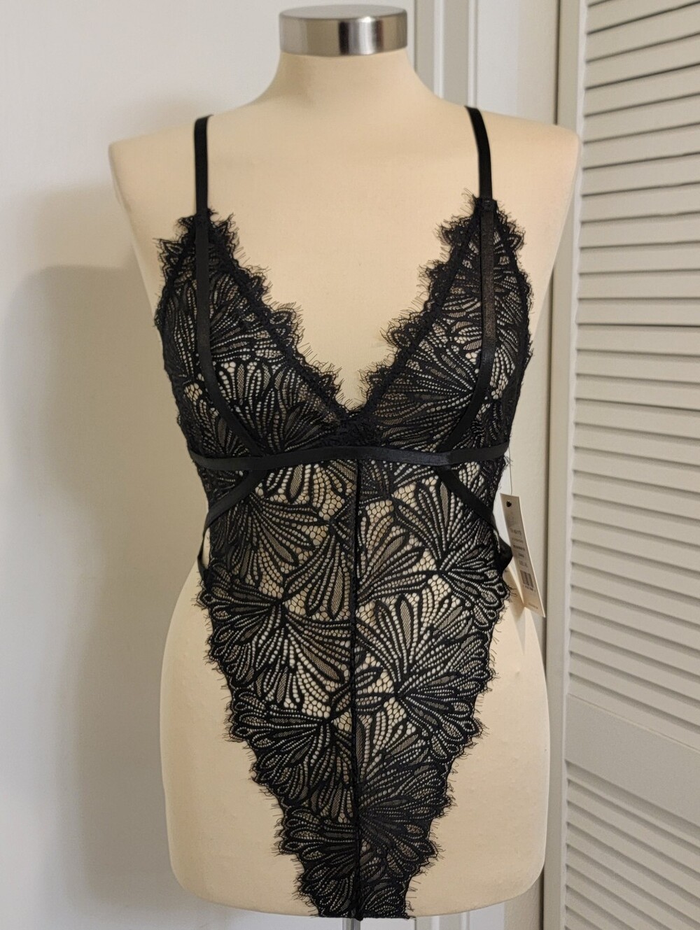 Oh La La Cheri Sheer Lace Plunge Teddy Bodysuit - Black NWT - Picture 5 of 6